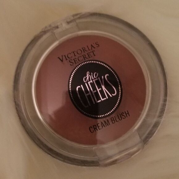 VICTORIA 'S SECRET Chic CHEEKS cream Blush - Picture 1 of 4